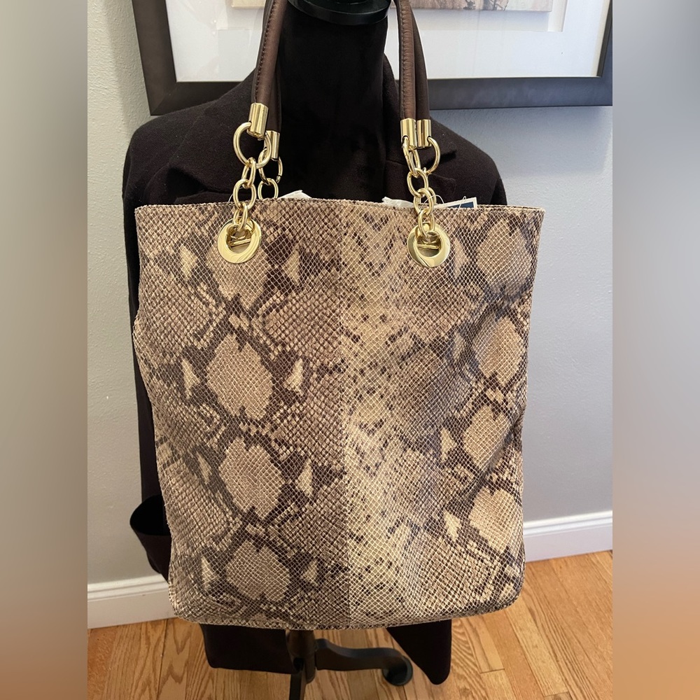 NWOT CYNTHIA ROWLEY snakeskin with leather handle shoulder bag MSRP$160